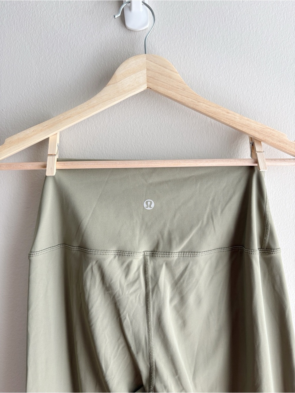 Lululemon Olive Green High-Waist Legging and Bra Workout Set Size 6 - Picture 3 of 8